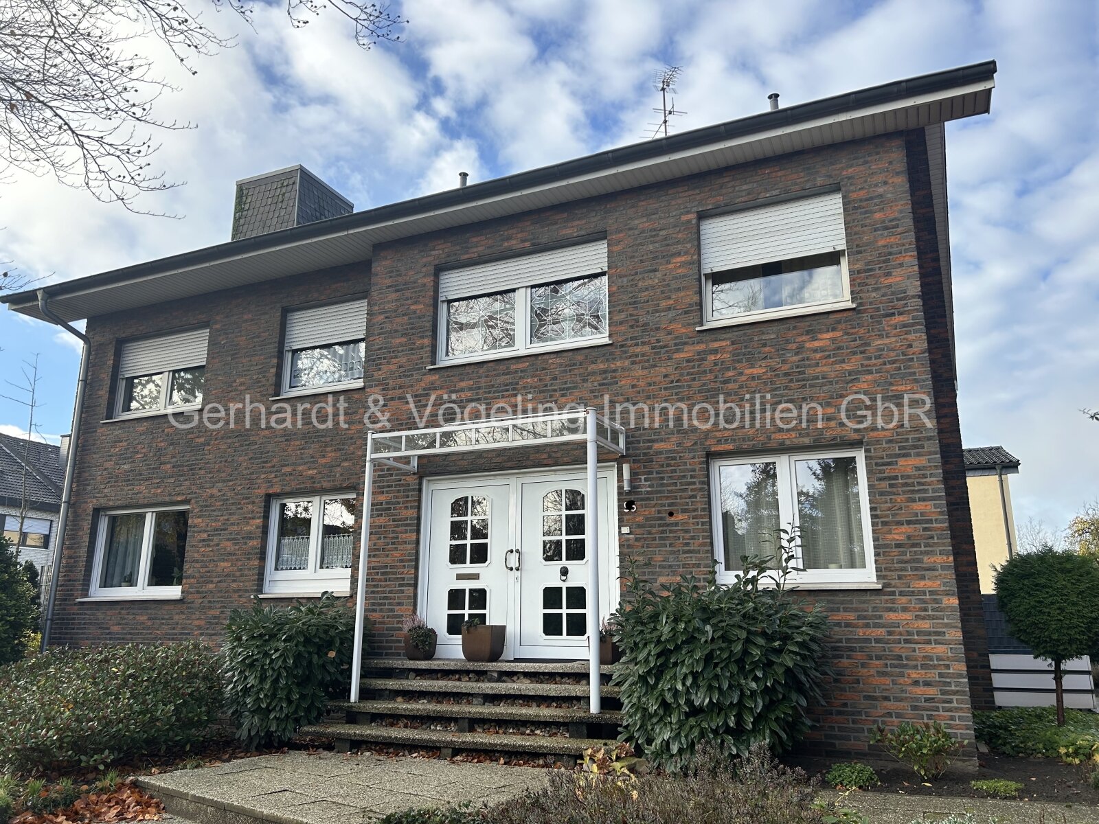 *VERKAUFT*Gepflegtes Zweifamilienhaus zum kurzfristigen Bezug mit Ausbaureserve ! 