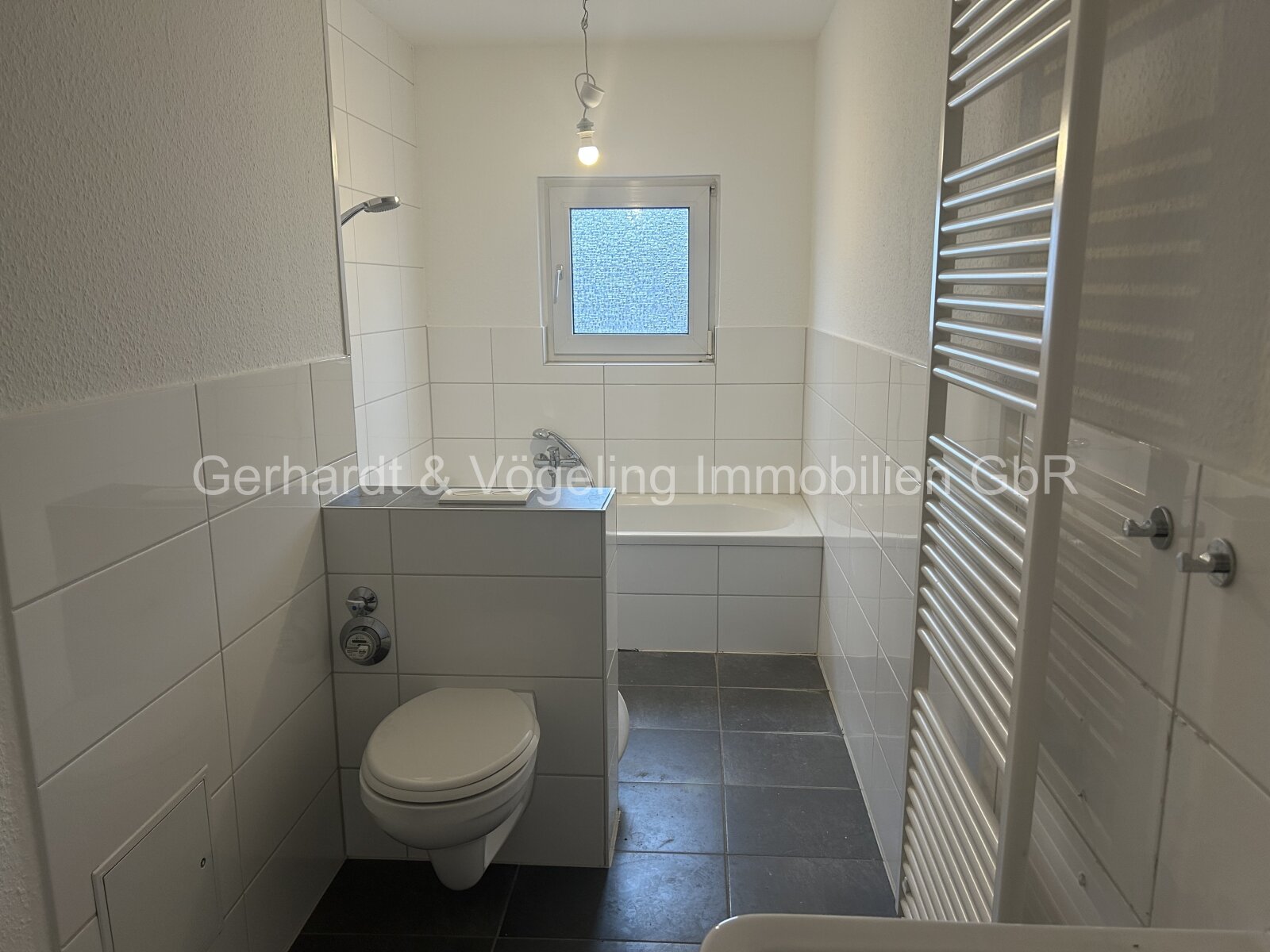 Frisch renovierte 2 Zimmer-ETW mit Balkon - Bezugsfrei!