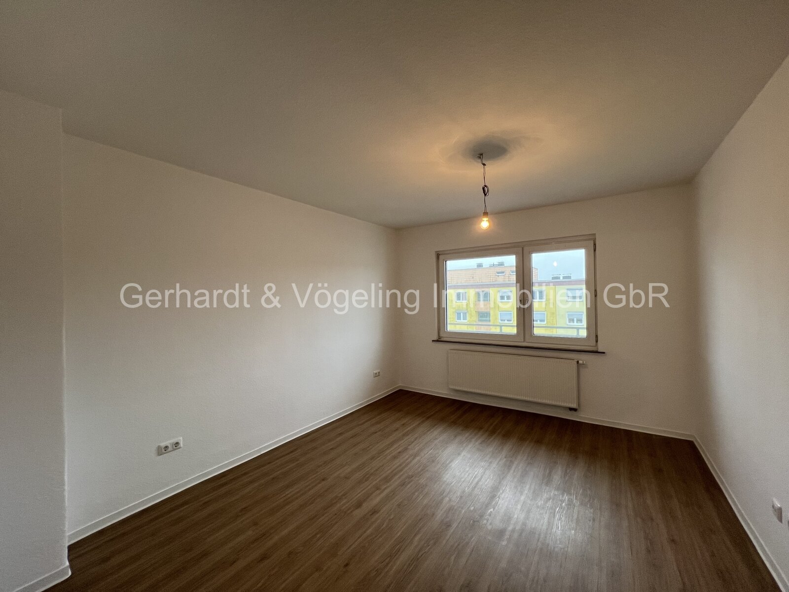Frisch renovierte 2 Zimmer-ETW mit Balkon - Bezugsfrei!