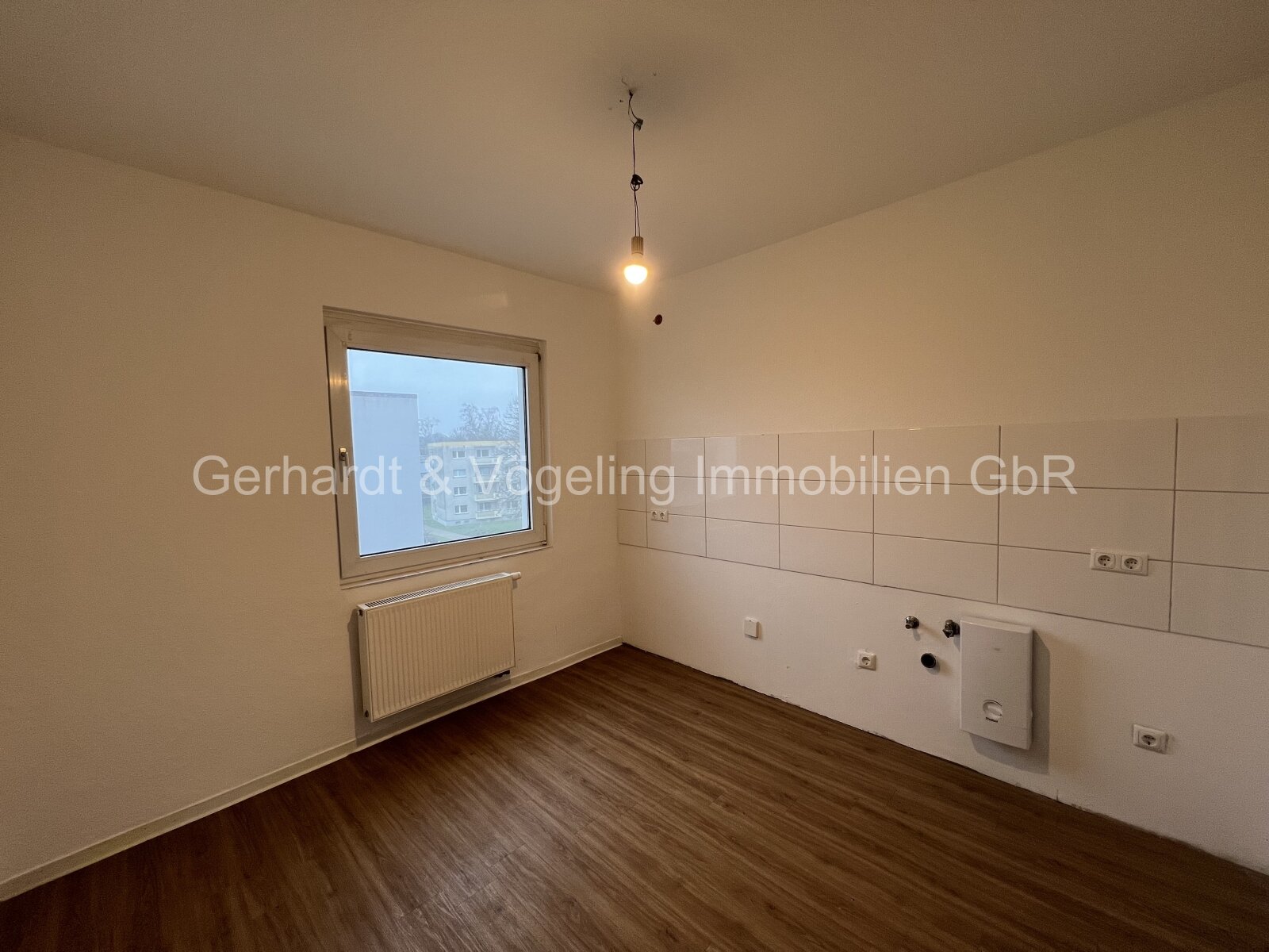 Frisch renovierte 2 Zimmer-ETW mit Balkon - Bezugsfrei!