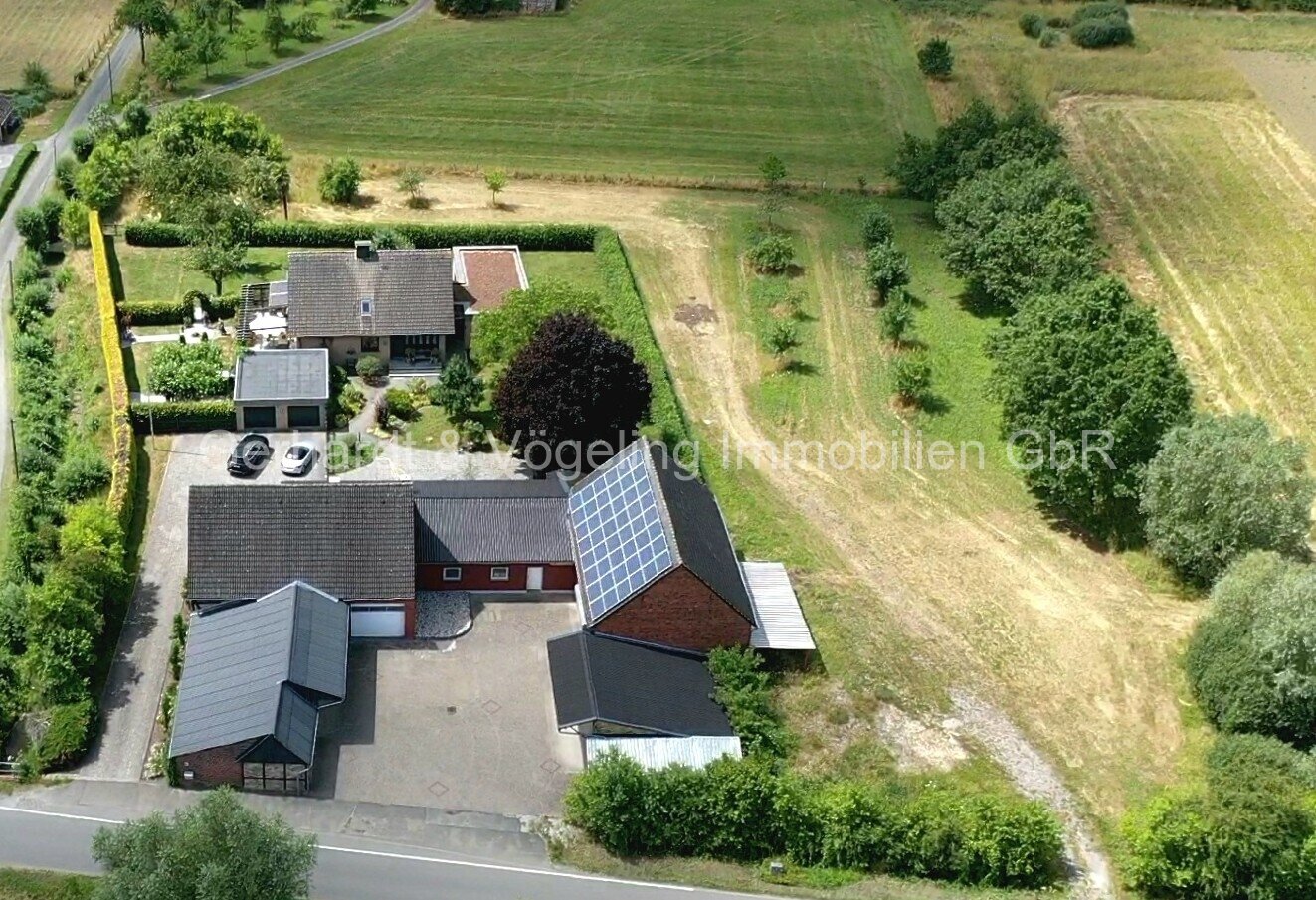 Exklusives Wohnen mit separaten Hallengebäuden und optional Ländereien