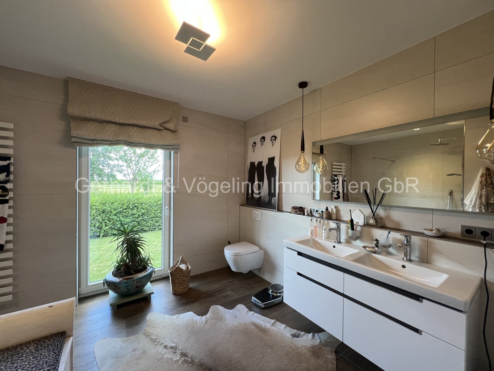 Exklusives Wohnen mit separaten Hallengebäuden und optional Ländereien