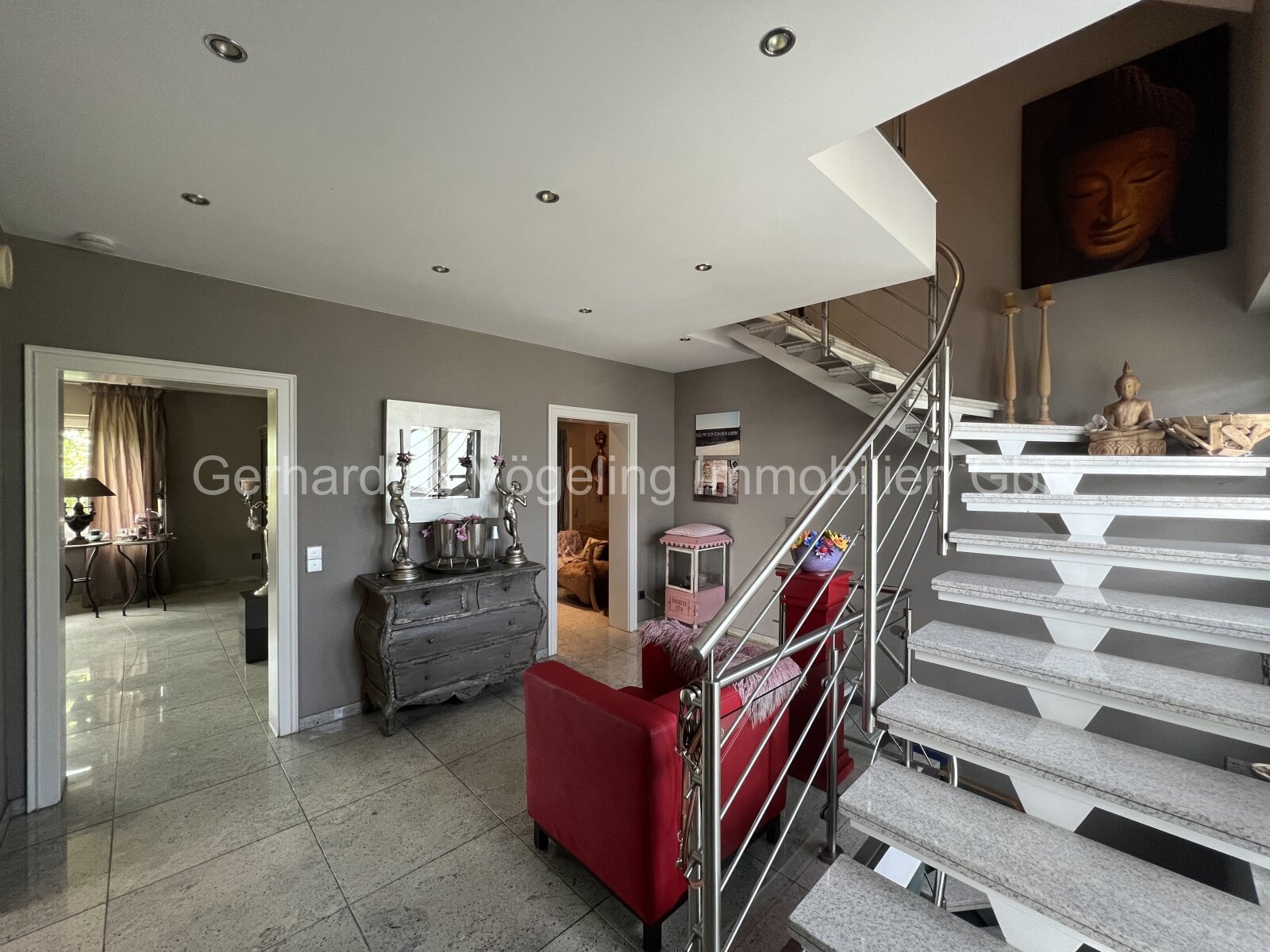 Exklusives Wohnen mit separaten Hallengebäuden und optional Ländereien