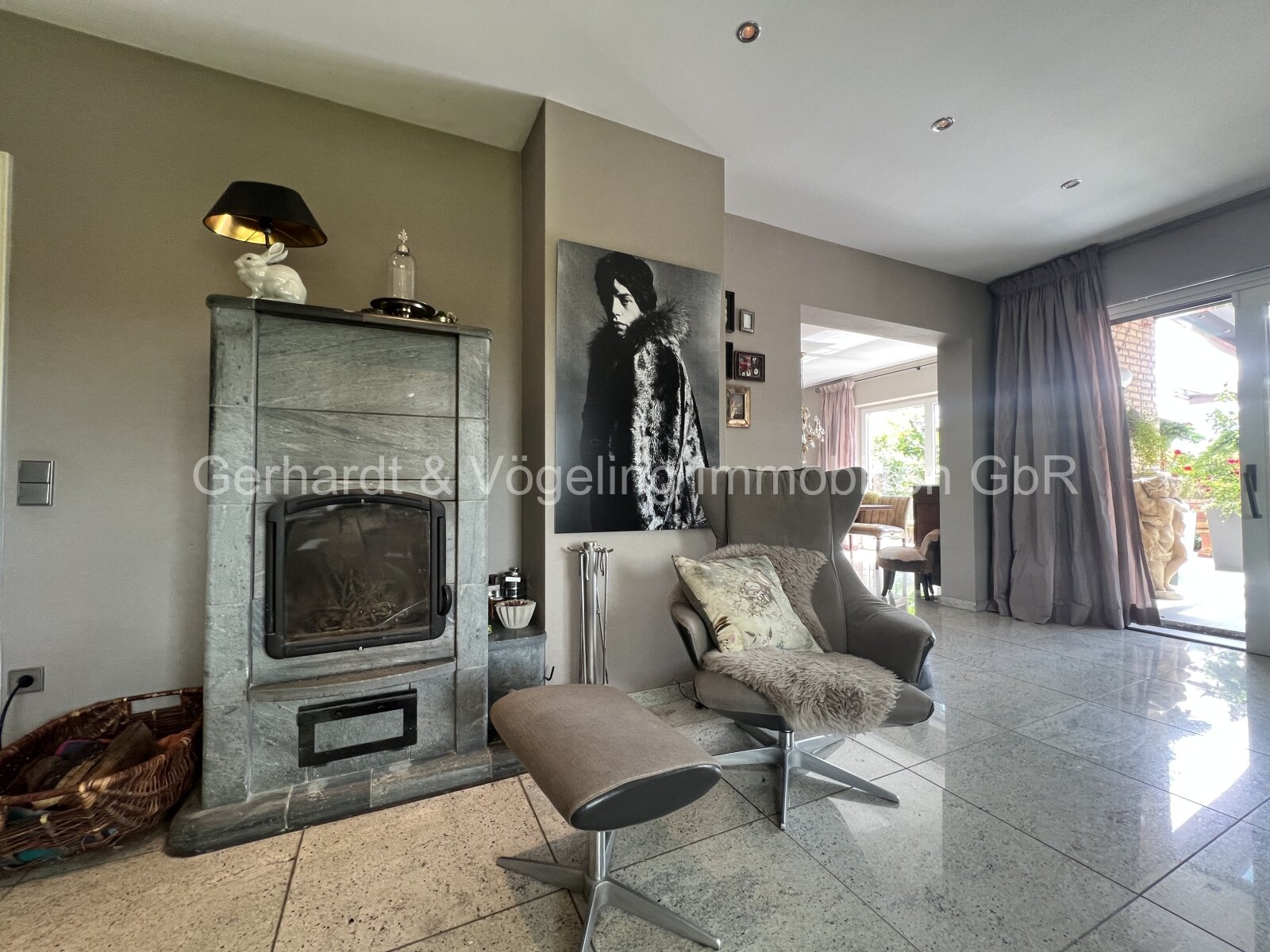 Exklusives Wohnen mit separaten Hallengebäuden und optional Ländereien