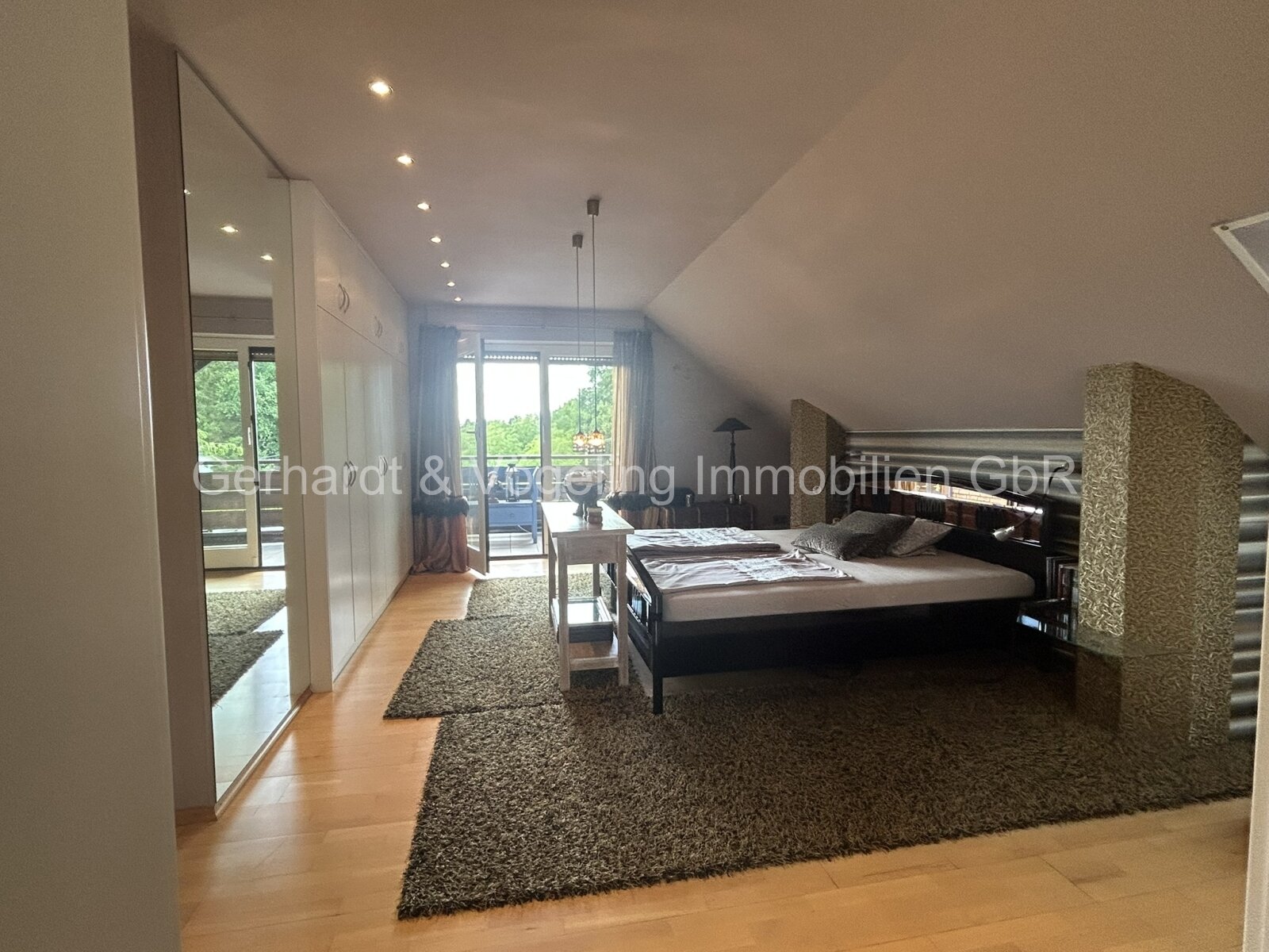 Exklusives Wohnen mit separaten Hallengebäuden und optional Ländereien