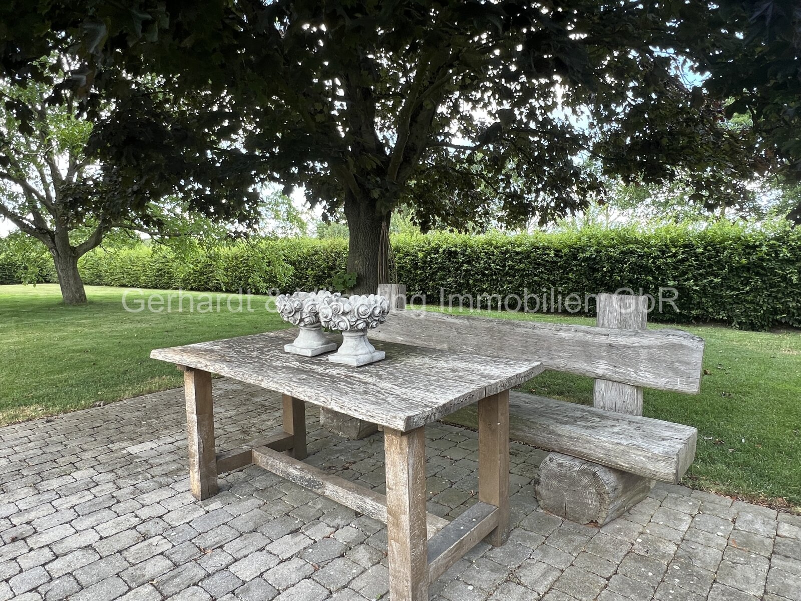 Exklusives Wohnen mit separaten Hallengebäuden und optional Ländereien