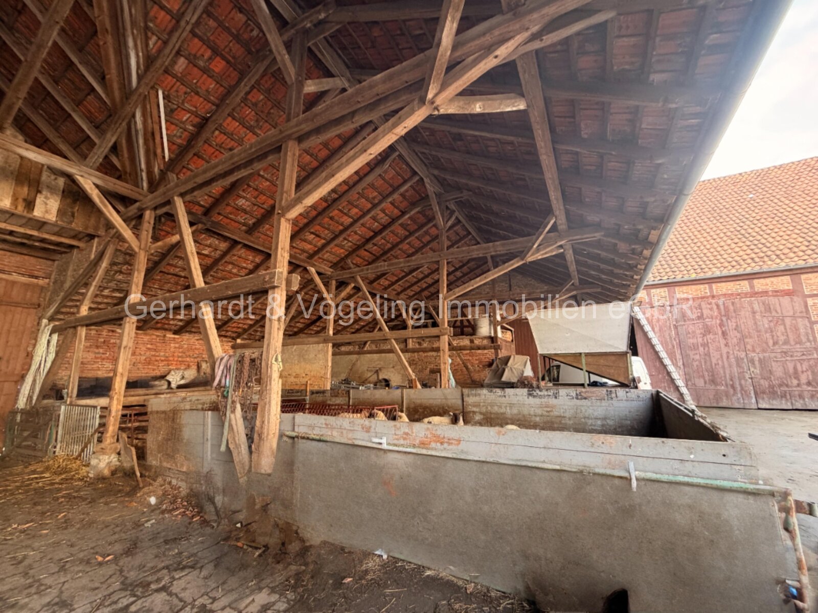 Charmante Hofanlage mit 17.000 m² Grundstück und umfangreichen Nebengebäuden