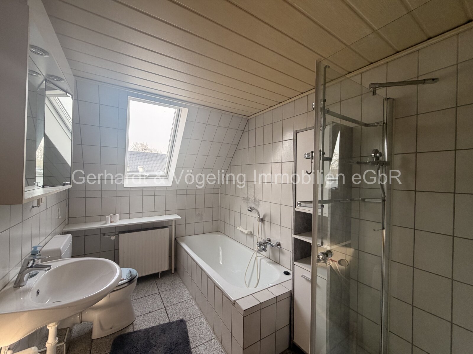 Sofort beziehbar: Großzügiges Haus mit Kamin und zusätzlicher Bebaubarkeit