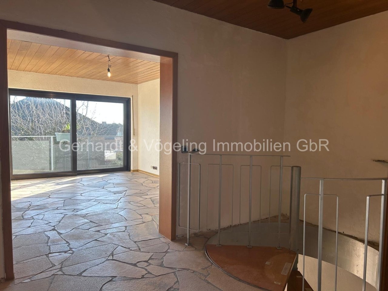 Eingangsbereich mit Blick in die Wohnküche Eingangsbereich mit Blick in die Wohnküche