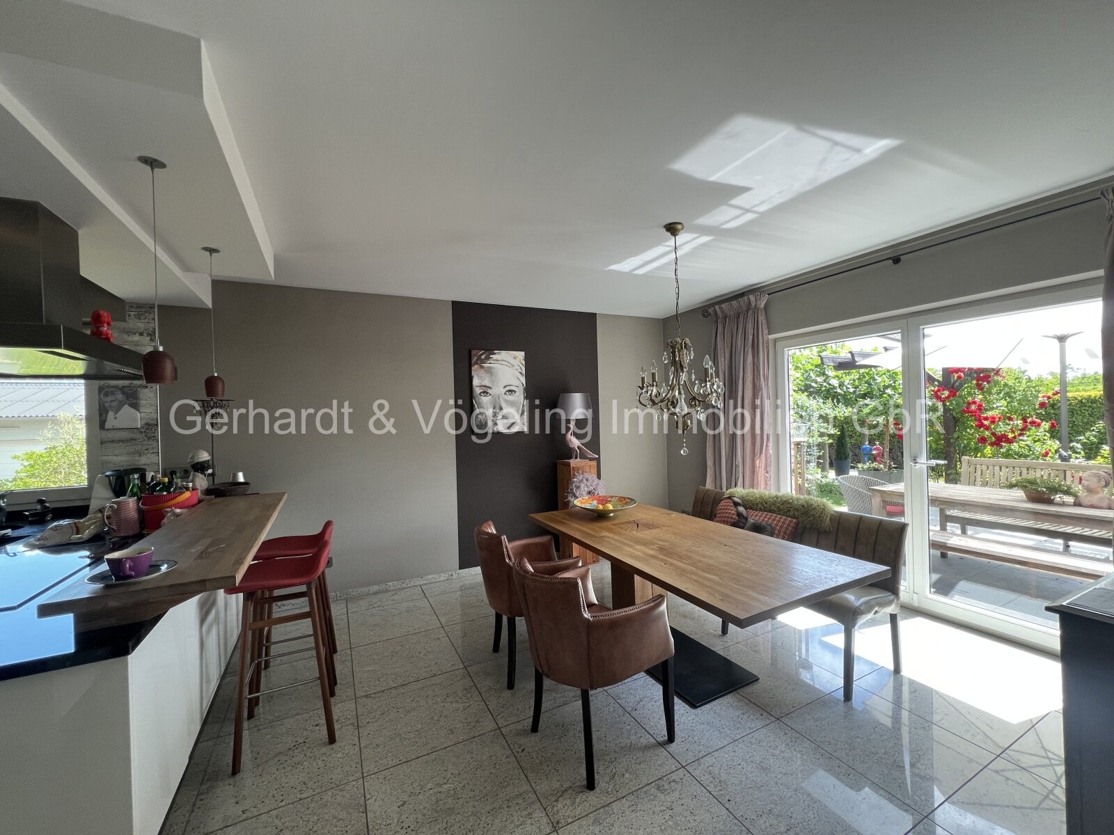 Esszimmer mit Zugang zur Terrasse Esszimmer mit Zugang zur Terrasse