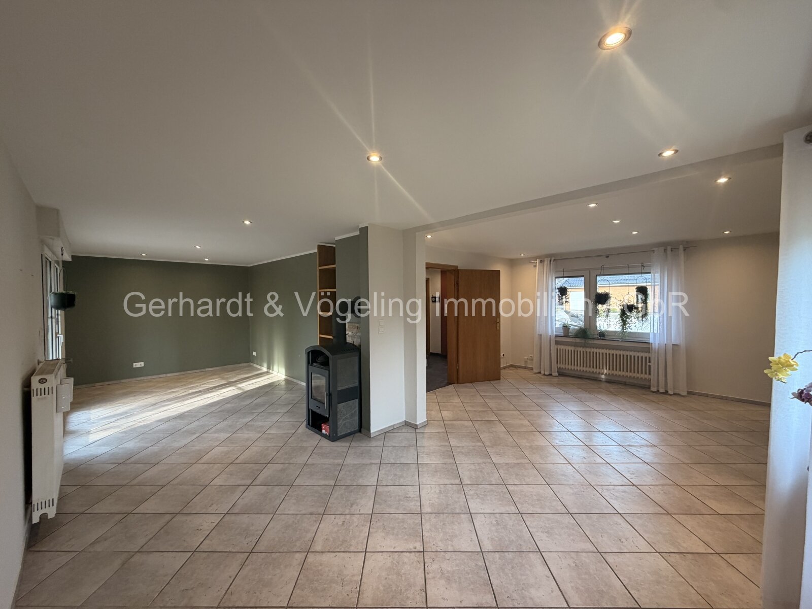 Wohn- /Esszimmer mit Kamin