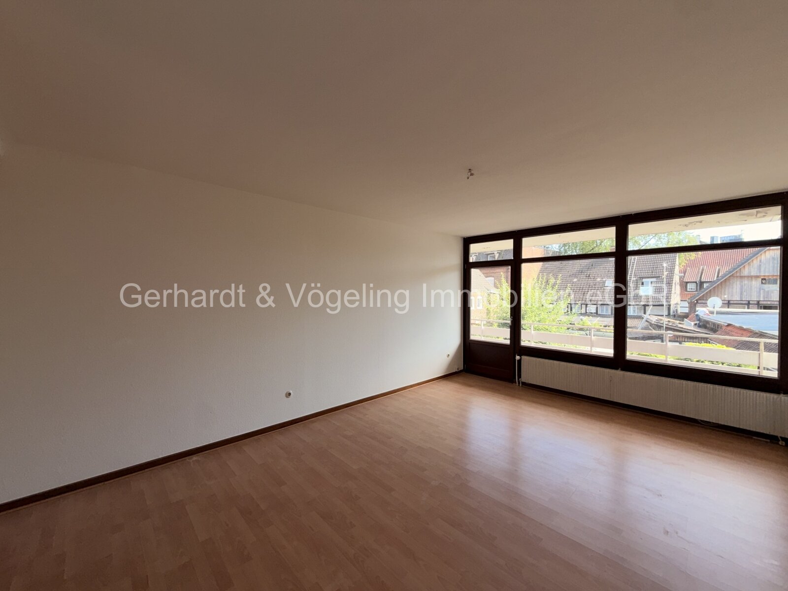 Wohnzimmer mit Ausgang zum Balkon Wohnzimmer mit Ausgang zum Balkon